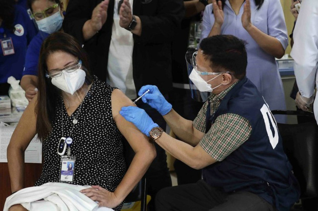 Philippines đứng thứ 9 Đông Nam Á về tỷ lệ tiêm chủng vaccine COVID-19  - Ảnh 1.