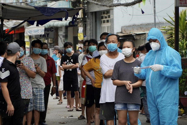 TP.HCM: Phong toả tạm thời hẻm chợ quận 8, lấy mẫu xét nghiệm cho 900 người dân quanh khu vực vì ca nghi mắc Covid-19 - Ảnh 2.