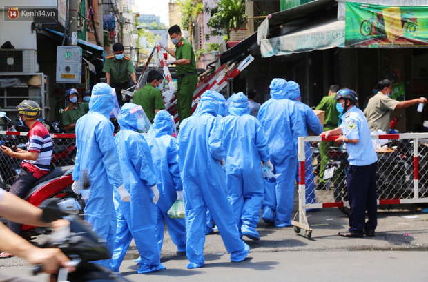 17 ngày bùng dịch Covid-19 tại TP.HCM: 287 ca mắc, 1 người tử vong, ổ dịch mới lây lan nhanh, khó kiểm soát - Ảnh 1.