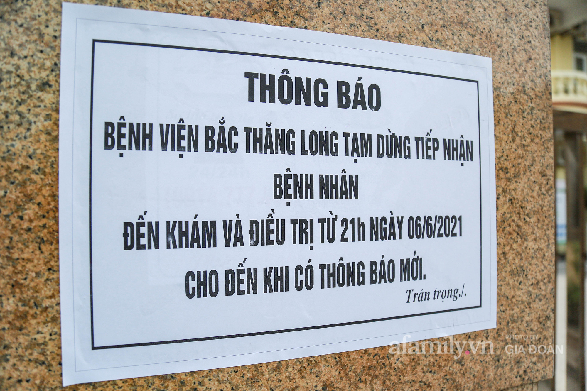 Bệnh viện Bắc Thăng Long tạm thời phong tỏa, dừng tiếp nhận bệnh nhân vì có liên quan đến người phụ nữ bán rau dương tính SARS-CoV-2 trong cộng đồng - Ảnh 3.