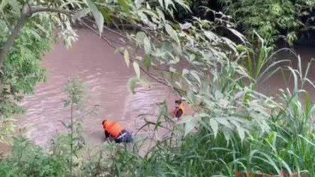2 học sinh tiểu học chết đuối khi cùng nhóm bạn tắm sông  - Ảnh 1.