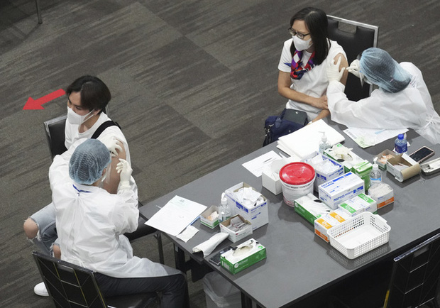 Châu Á đẩy mạnh tiêm vaccine, Campuchia ghi nhận số ca tử vong do COVID-19/ngày cao nhất - Ảnh 3.
