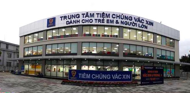 Tạm dừng 1 trung tâm tiêm chủng VNVC ở Nghệ An vì có ca bệnh Covid-19 từng ghé vào - Ảnh 1.