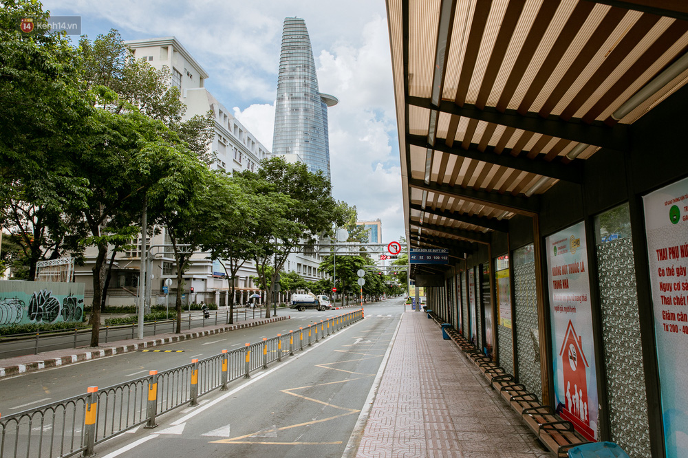 Nỗi buồn của tài xế Sài Gòn những ngày thực hiện Chỉ thị 10: Taxi mất việc, xe ôm mòn mỏi chờ khách - Ảnh 8.