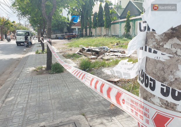 Nhiều tuyến đường ở Sài Gòn được giăng dây, lập hàng rào hạn chế để dẹp chợ tự phát - Ảnh 11.