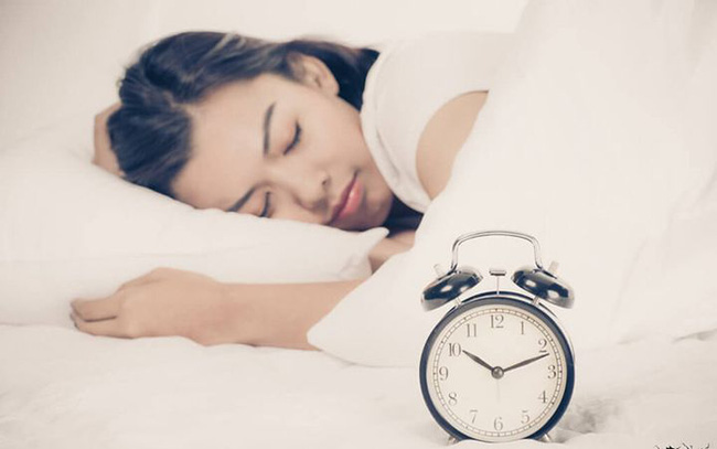 Cơ thể phụ nữ sẽ thay đổi thần kỳ nếu đi ngủ lúc 9 giờ tối và thức dậy lúc 5 giờ sáng - Ảnh 3.
