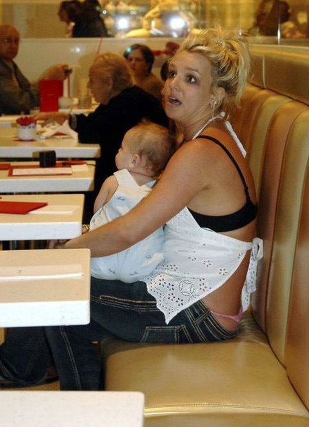 Khoảnh khắc buồn của ngành giải trí Mỹ: Britney Spears bụng mang dạ chửa ôm con khóc trong quán cafe vì bị 321 paparazzi bao vây - Ảnh 5.