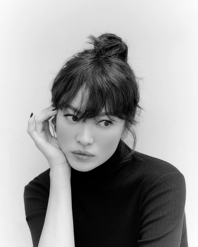 Song Hye Kyo và những khoảnh khắc để tóc rối mù tơi tả, nhưng vẫn đẹp ngây dại - Ảnh 6.