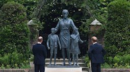 Cận cảnh bức tượng tưởng niệm Công nương Diana với những chi tiết đầy tinh tế và ý nghĩa