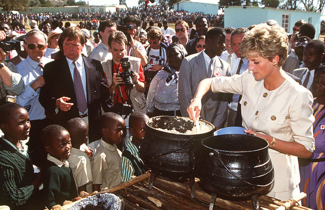 Kỷ niệm 60 năm sinh nhật Công nương Diana cùng nhìn lại một loạt khoảnh khắc ý nghĩa và di sản lớn lao bà để lại cho đời - Ảnh 3.