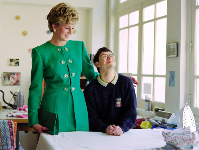 Kỷ niệm 60 năm sinh nhật Công nương Diana cùng nhìn lại một loạt khoảnh khắc ý nghĩa và di sản lớn lao bà để lại cho đời - Ảnh 12.