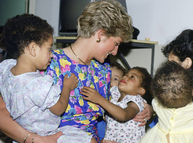 Kỷ niệm 60 năm sinh nhật Công nương Diana cùng nhìn lại một loạt khoảnh khắc ý nghĩa và di sản lớn lao bà để lại cho đời - Ảnh 6.