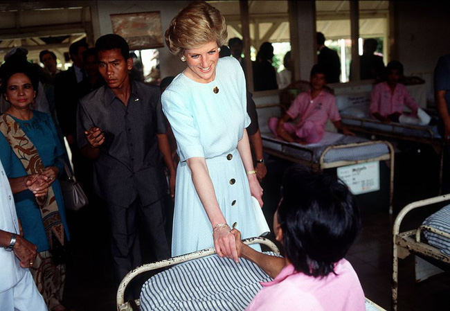 Kỷ niệm 60 năm sinh nhật Công nương Diana cùng nhìn lại một loạt khoảnh khắc ý nghĩa và di sản lớn lao bà để lại cho đời - Ảnh 7.