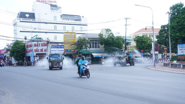 Bình Dương ghi nhận kỷ lục 131 ca trong 1 ngày, có trường hợp là thí sinh chuẩn bị thi tốt nghiệp THPT - Ảnh 1.