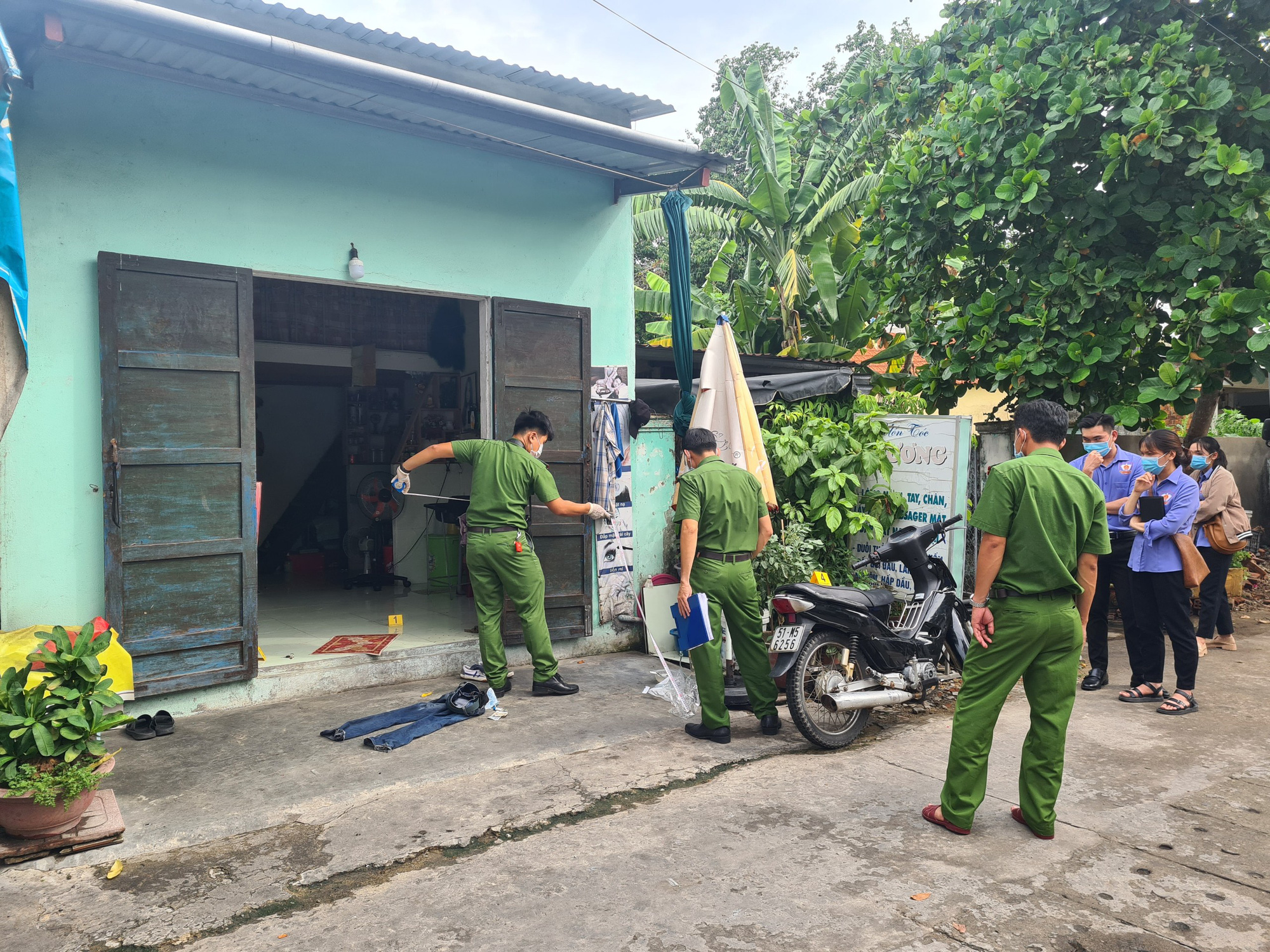 Cãi nhau, vợ ném kéo trúng ngực khiến chồng tử vong - Ảnh 2.