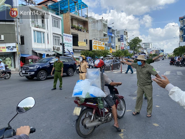 Các phương tiện chở hàng hóa từ các tỉnh ra vào TP.HCM bằng cách nào khi thực hiện Chỉ thị 16? - Ảnh 3.