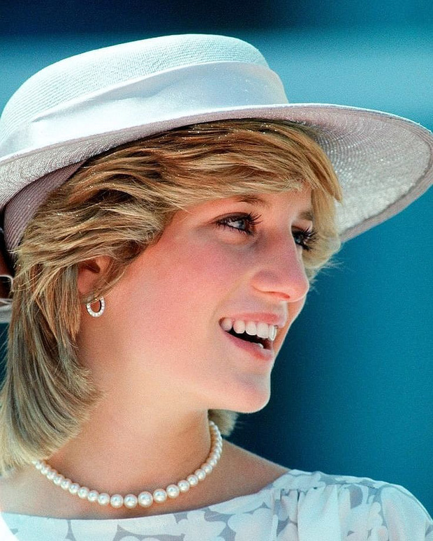 Không bao giờ mất đi vẻ nữ tính dù cắt tóc ngắn ngủn, bí kíp của công nương Diana chỉ có 2 điều - Ảnh 2.