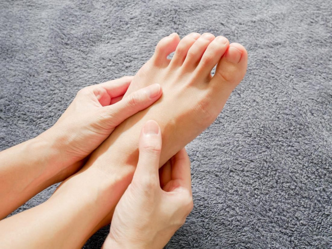 Bàn chân có 5 dấu hiệu này chứng tỏ đường huyết đang tăng cao, kiểm tra ngay sẽ giúp ngừa các biến chứng tiểu đường - Ảnh 6.