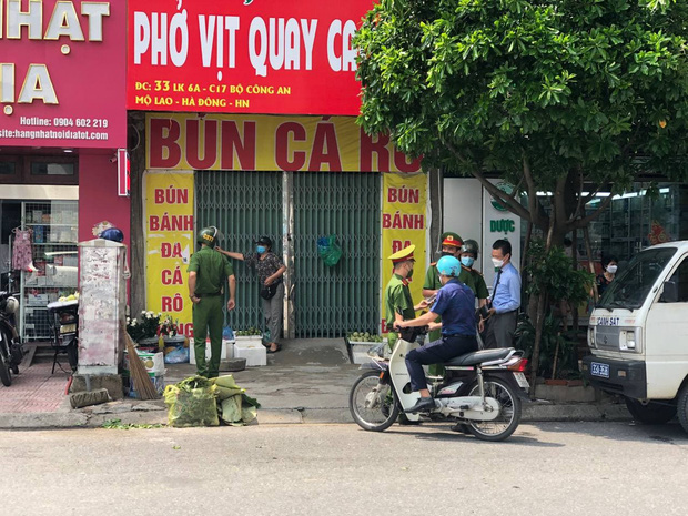 Hà Nội: 291 người dân và 5 cơ sở kinh doanh bị phạt gần 700 triệu đồng sau hơn 1 ngày giãn cách xã hội - Ảnh 1.