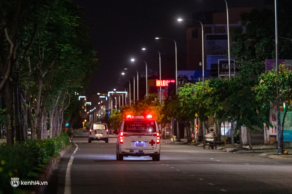 Ảnh: Đường phố Sài Gòn sau 18h vắng lặng như thế nào? - Ảnh 12.