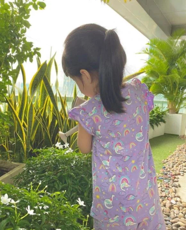 Con gái xinh như búp bê của Hoa hậu Đặng Thu Thảo: Nhìn chùm ảnh này, đố ai dám bảo cô nhóc là tiểu thư được cưng chiều - Ảnh 4.