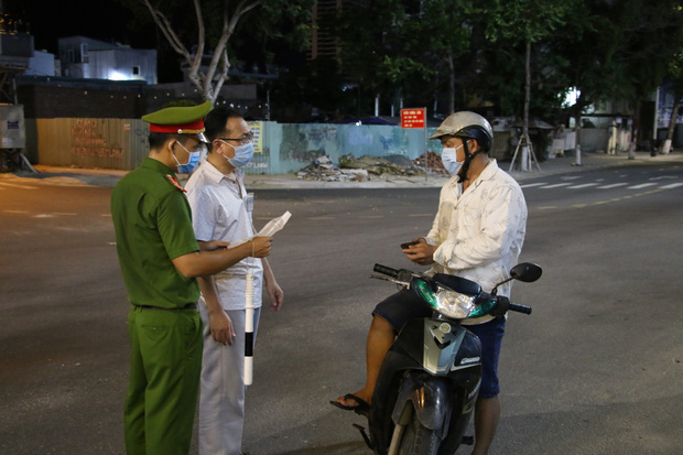 Đà Nẵng: Ra ngoài không được phép sẽ bị phạt đến 10 triệu đồng, không xét nghiệm SARS-CoV-2 phạt 3 triệu đồng - Ảnh 2.