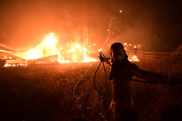 Cháy rừng tiếp tục hoành hành tại Hy Lạp trong đợt nắng nóng tồi tệ nhất hơn 30 năm qua - Ảnh 3.