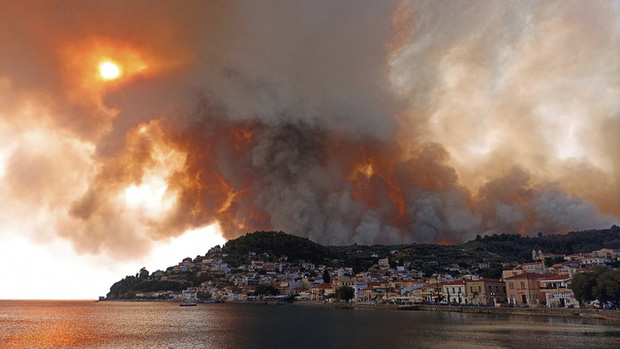 Cháy rừng tiếp tục hoành hành tại Hy Lạp trong đợt nắng nóng tồi tệ nhất hơn 30 năm qua - Ảnh 4.
