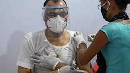 Ấn Độ: Tiêm vaccine phòng Covid-19 về mãi không thấy sốt, người đàn ông nghi ngờ rồi cay đắng phát hiện sự thật gây phẫn nộ