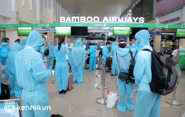 Bình Định tiếp tục đưa 950 công dân rời TP.HCM về quê trên 5 chuyến bay miễn phí - Ảnh 1.