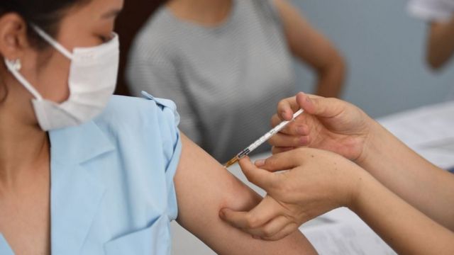 7 việc được khuyến cáo KHÔNG nên làm khi tiêm chủng vaccine COVID-19 để bảo vệ sức khỏe - Ảnh 8.