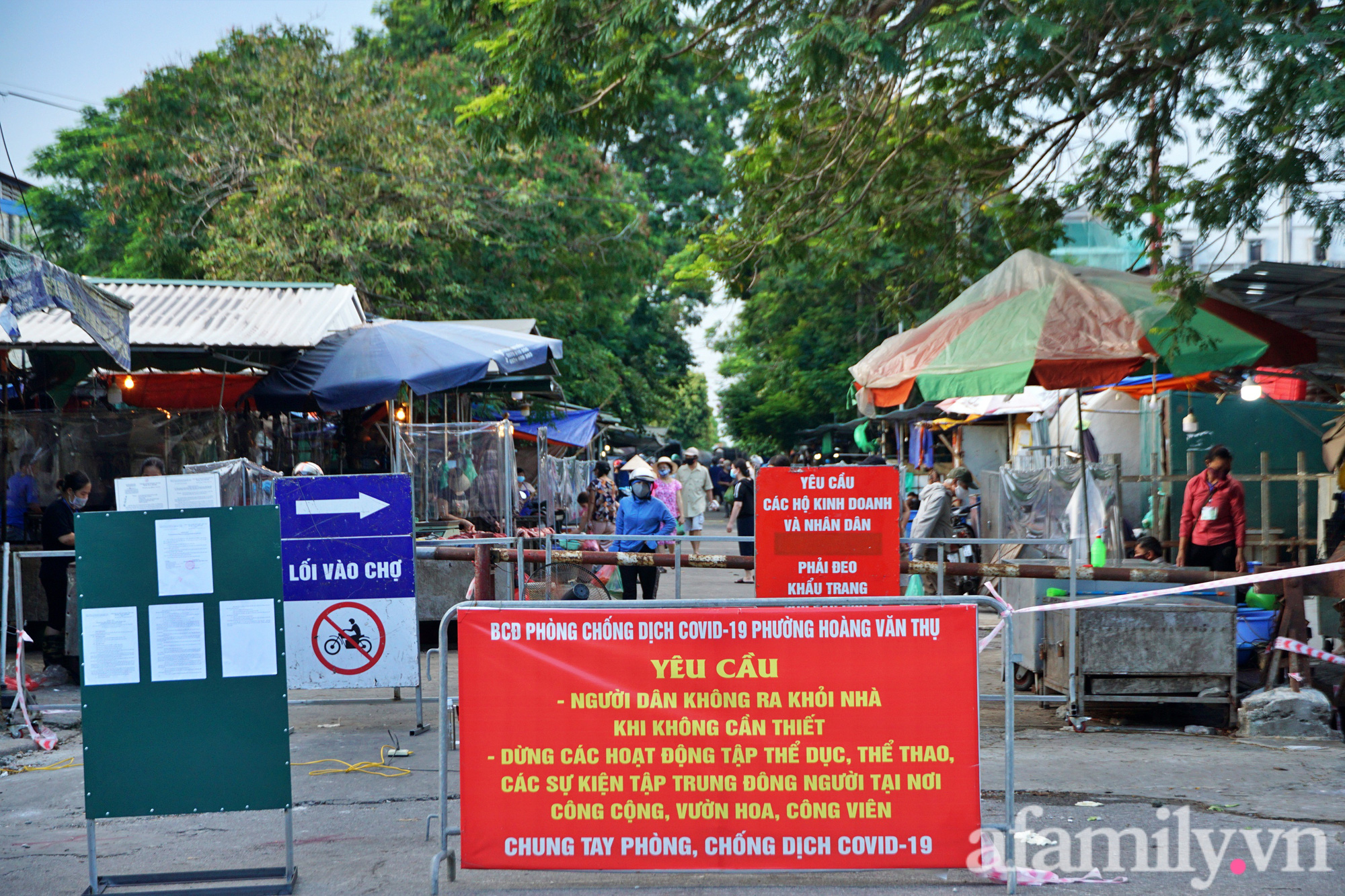 Chợ đầu mối phía Nam Hà Nội mở cửa trở lại sau hơn 20 ngày phong tỏa - Ảnh 16.