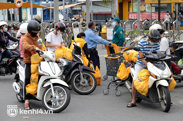 TP.HCM: Người dân vùng xanh được đi chợ 1 lần trong tuần - Ảnh 1.