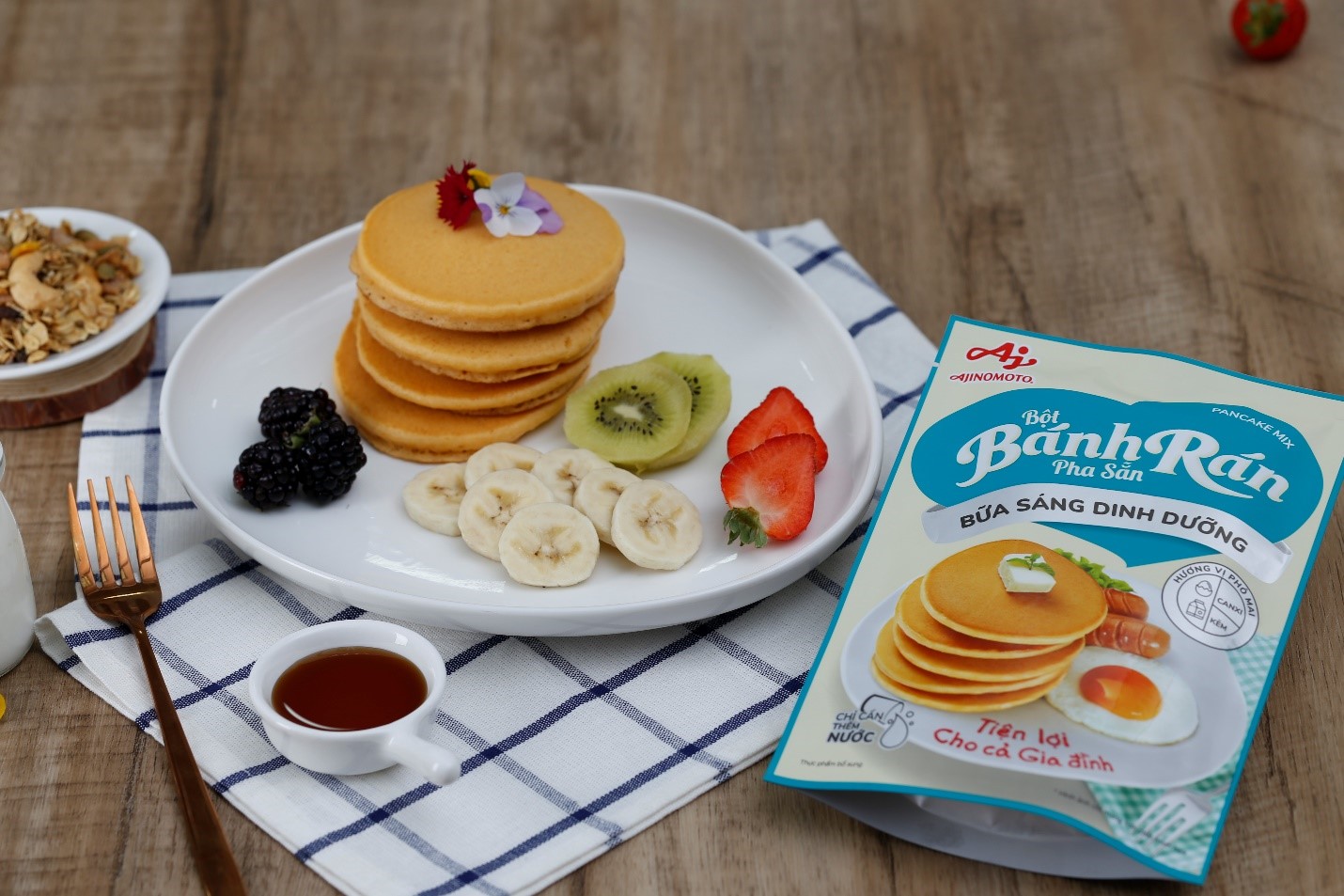 6 loại bột trọn sẵn bánh pancake đơn giản tiện lợi, không cần lò nướng các mẹ vẫn dễ dàng làm bánh cho con trong những ngày nghỉ dịch - Ảnh 1.