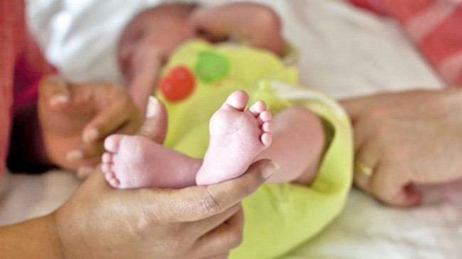 Cô gái bán con mới sinh với giá hơn 240 triệu đồng bị bắt, phanh phui đường dây mang thai hộ 