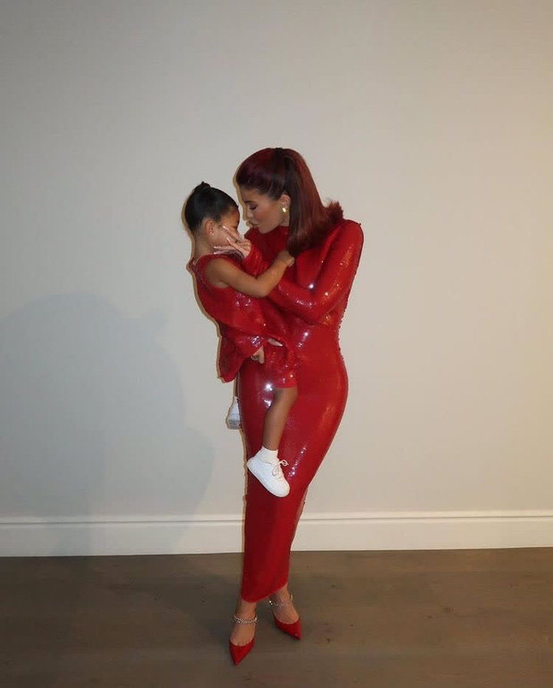 Kylie Jenner và những lần phá đảo thế giới ảo vì diện đồ đôi sang chảnh với con gái “iu” Stormi - Ảnh 4.