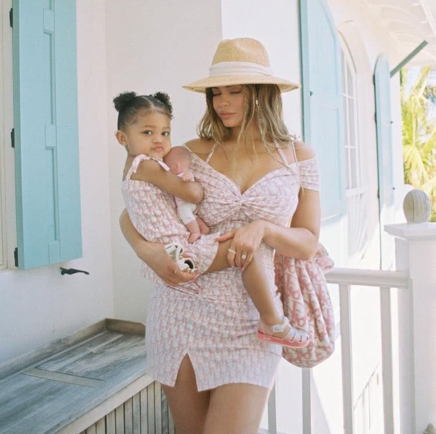 Kylie Jenner và những lần phá đảo thế giới ảo vì diện đồ đôi sang chảnh với con gái “iu” Stormi - Ảnh 9.