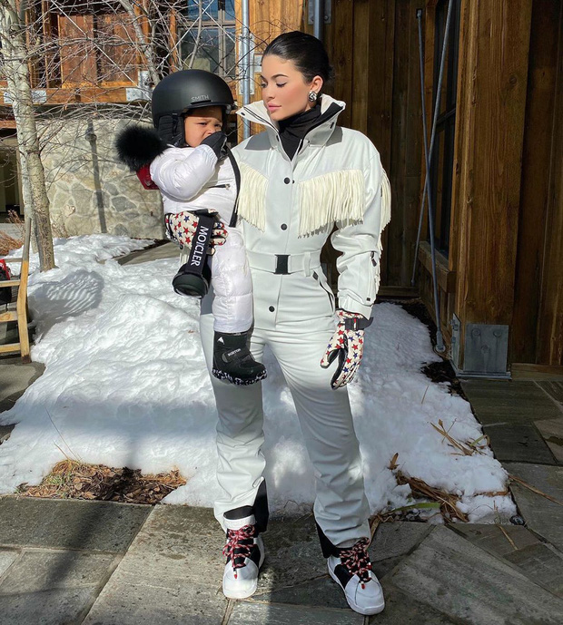 Kylie Jenner và những lần phá đảo thế giới ảo vì diện đồ đôi sang chảnh với con gái “iu” Stormi - Ảnh 1.