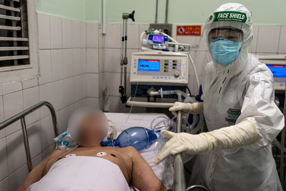 Nguyên Giám đốc Trung tâm Chống độc BV Bạch Mai: Kiến nghị việc cần làm ngay để giảm bệnh nhân Covid-19 tử vong - Ảnh 1.