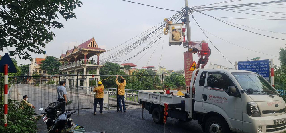 Hà Nội: Người dân không di chuyển qua 30 điểm cầu có chốt cứng rào chắn này - Ảnh 2.