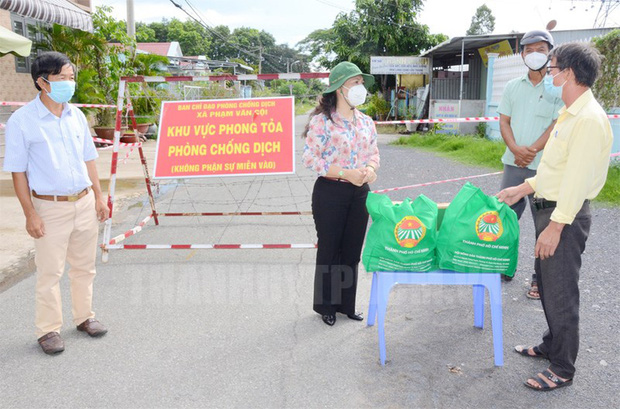 Hai địa phương kiểm soát Covid-19 sớm nhất ở TP.HCM được chọn làm nơi thí điểm kịch bản bình thường mới - Ảnh 1.