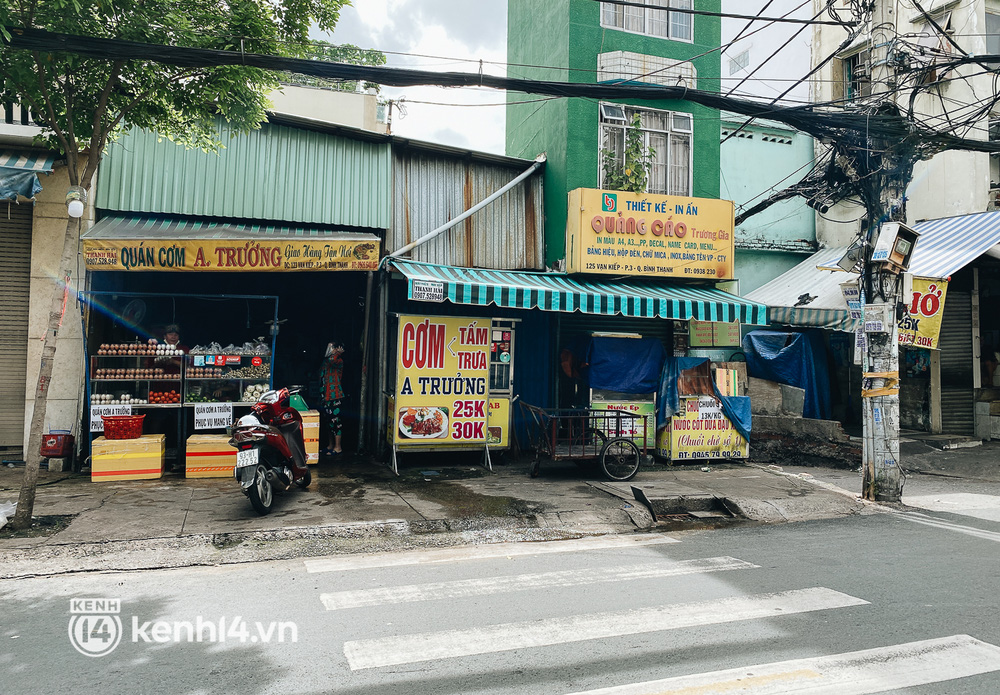Ảnh: Nhiều quán cafe nổi tiếng, cơm tấm Sài Gòn vẫn trong tình trạng ngủ đông dù được bán mang về - Ảnh 13.