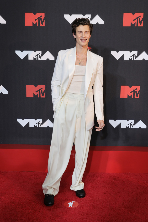 Siêu thảm đỏ VMAs 2021: Olivia Rodrigo ngực khủng đè bẹp Camila Cabello “dừ chát”, Megan Fox mặc như không dẫn đầu dàn mỹ nhân phô da thịt - Ảnh 24.