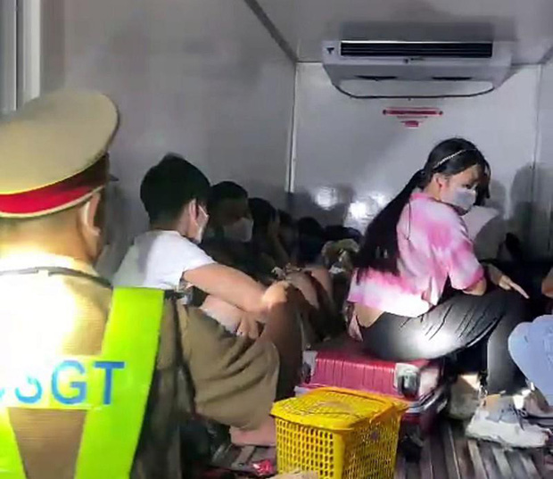 Vụ xe tải giấu15 người trong thùng đông lạnh để thông chốt như phim: Thông tin từ Phó Chủ tịch Bình Thuận - Ảnh 1.