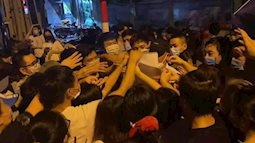 Bí thư Hà Nội yêu cầu làm rõ trách nhiệm lãnh đạo phường để dân chen lấn tiêm vắc xin