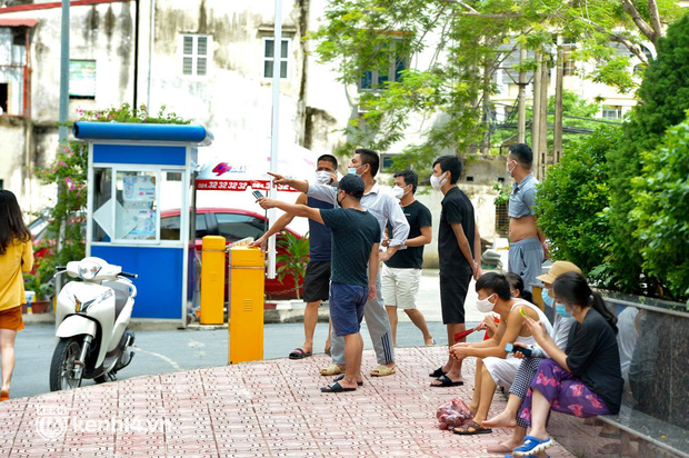 Hàng xóm bàng hoàng khi biết bé gái 6 tuổi ở Hà Nội tử vong nghi bị bạo hành: Con bé rất ngoan và xinh xắn - Ảnh 3.