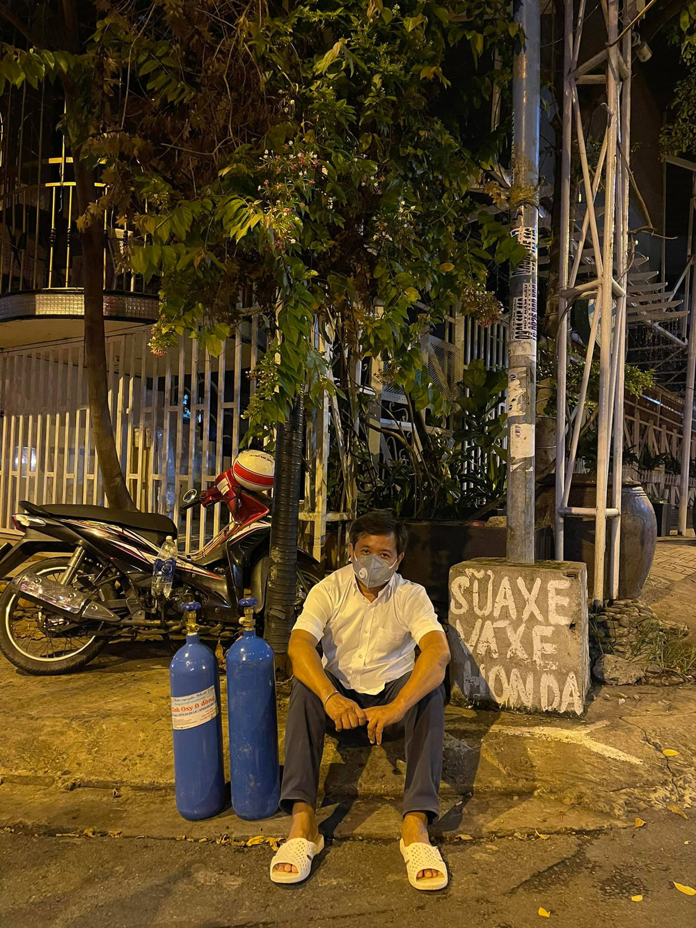 Ông Đoàn Ngọc Hải sẽ đeo bảng TÔI LÀ KẺ ĂN CẮP trên ngực nếu trục lợi Quỹ Vì đồng bào; tiền riêng bỏ ra làm từ thiện đã 15 tỷ - Ảnh 2.