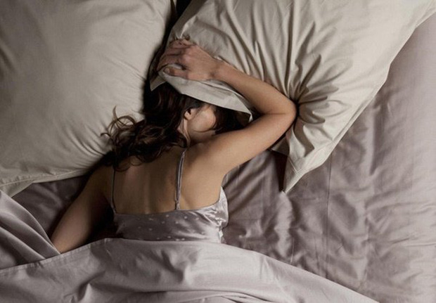 3 tư thế ngủ dễ gây chèn ép tim, thậm chí còn làm tổn thương cột sống nhưng nhiều người vẫn hay mắc phải hàng ngày - Ảnh 1.