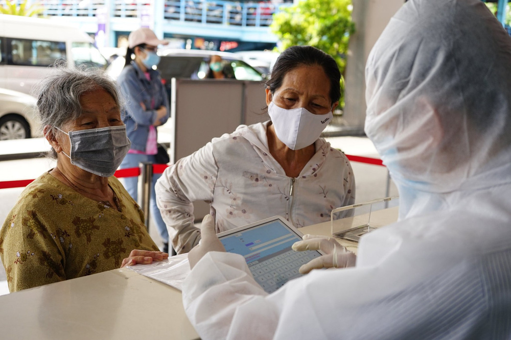 Nhóm đối tượng mắc Covid-19 thường bị nặng, thậm chí tử vong: Chuyên gia tư vấn cách phòng bệnh - Ảnh 4.