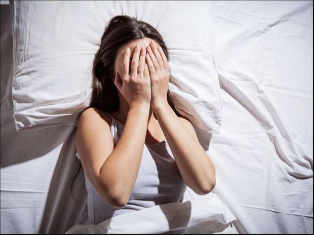 “Đặt lưng xuống là ngủ” liệu có phải là thói quen tốt của một người khỏe mạnh? Câu trả lời khiến ai nấy đều giật mình - Ảnh 2.